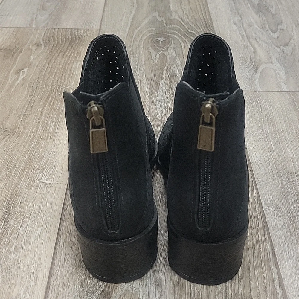 Kenneth Cole Size 5 Black Salt Laser Gore Bootie NEW